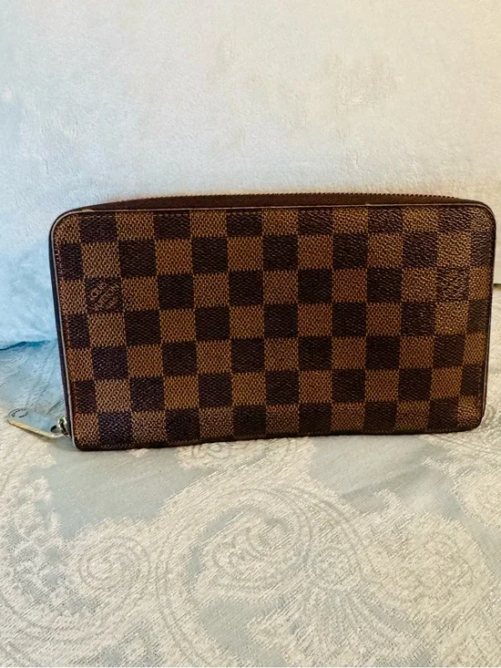 Louis Vuitton Damier Ebene Zip-Around Wallet in Brown and Dark Brown - Picture 6 of 14
